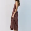 Abito midi con scollo all’americana Abito midi con scollo all’americana