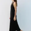 Abito midi con scollo all’americana Abito midi con scollo all’americana