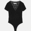 Body in pizzo a maniche corte Body in pizzo a maniche corte