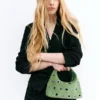 Borsa a mano in ecopelle con borchie Borsa a mano in ecopelle con borchie