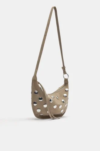 Borsa a tracolla con borchie