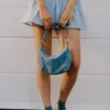 Borsa a tracolla con borchie Borsa a tracolla con borchie