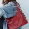 Borsa a tracolla con borchie Borsa a tracolla con borchie