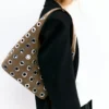 Borsa a tracolla con borchie Borsa a tracolla con borchie