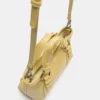 Borsa a tracolla con dettaglio ad anello Borsa a tracolla con dettaglio ad anello