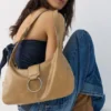 Borsa a tracolla con fibbia Borsa a tracolla con fibbia