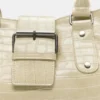 Borsa a tracolla con fibbia testurizzata Borsa a tracolla con fibbia testurizzata
