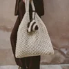 Borsa shopper decorata in macramè Borsa shopper decorata in macramè