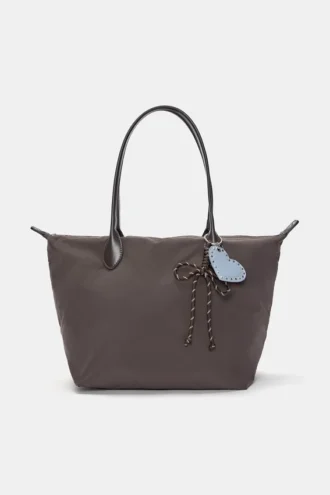 Borsa shopper in nylon con ciondolo