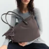 Borsa shopper in nylon con ciondolo Borsa shopper in nylon con ciondolo