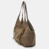 Borsa tote in ecopelle con dettagli sul cinturino Borsa tote in ecopelle con dettagli sul cinturino