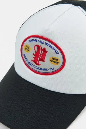 Cappellino da camionista con toppa