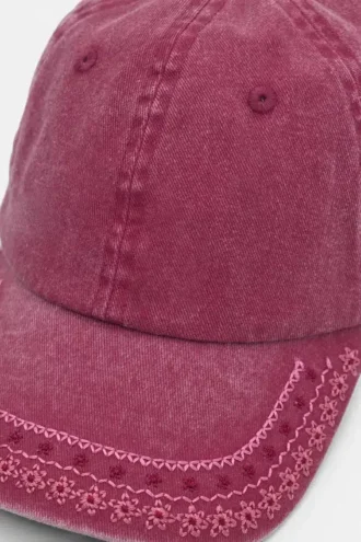Cappellino ricamato
