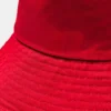 Cappello a secchiello con orlo sfrangiato Cappello a secchiello con orlo sfrangiato