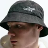 Cappello a secchiello con scritta tecnica Cappello a secchiello con scritta tecnica