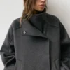 Cappotto corto con texture in feltro Cappotto corto con texture in feltro