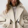 Cappotto corto dalla morbida trama in feltro Cappotto corto dalla morbida trama in feltro
