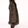 Cappotto lungo con dettagli in pelliccia sintetica Cappotto lungo con dettagli in pelliccia sintetica