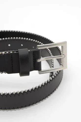 Cintura in ecopelle con bordi metallici