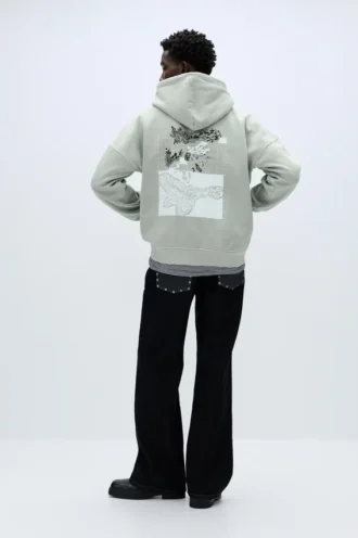 Felpa con cappuccio oversize e stampa grafica Felpa con cappuccio oversize e stampa grafica