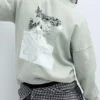 Felpa con cappuccio oversize e stampa grafica Felpa con cappuccio oversize e stampa grafica