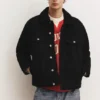 Giacca in denim con collo in finta pelle di montone Giacca in denim con collo in finta pelle di montone