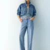 Jeans a gamba dritta con cuori in strass Jeans a gamba dritta con cuori in strass