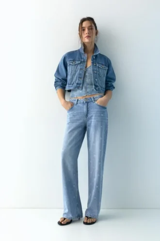 Jeans a gamba dritta con cuori in strass