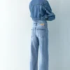 Jeans a gamba dritta con cuori in strass Jeans a gamba dritta con cuori in strass