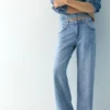 Jeans a gamba dritta con cuori in strass Jeans a gamba dritta con cuori in strass