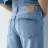 Jeans a gamba dritta con cuori in strass Jeans a gamba dritta con cuori in strass