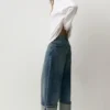 Jeans a gamba dritta e ampia con orli risvoltati