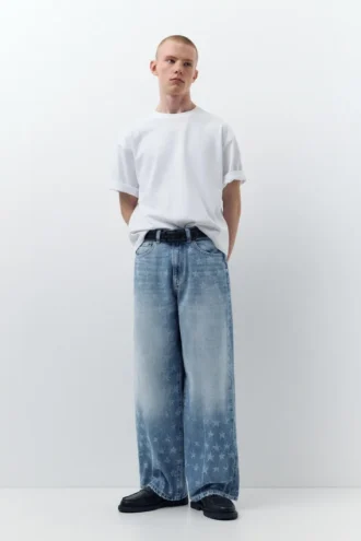 Jeans a gamba larga con stampa a stelle