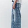 Jeans a gamba larga con stampa a stelle