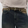Jeans a gamba larga con vita a contrasto