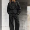 Jeans a gamba larga dal taglio morbido Jeans a gamba larga dal taglio morbido