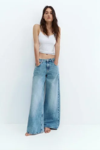 Jeans a vita bassa e gamba larga
