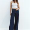 Jeans a vita bassa e gamba larga Jeans a vita bassa e gamba larga