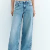 Jeans a vita bassa e gamba larga Jeans a vita bassa e gamba larga