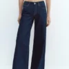 Jeans a vita bassa e gamba larga Jeans a vita bassa e gamba larga