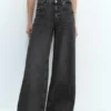 Jeans a vita bassa e gamba larga Jeans a vita bassa e gamba larga