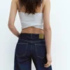 Jeans a vita bassa e gamba larga Jeans a vita bassa e gamba larga