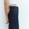 Jeans a vita bassa e gamba larga Jeans a vita bassa e gamba larga