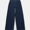 Jeans a vita bassa e gamba larga Jeans a vita bassa e gamba larga