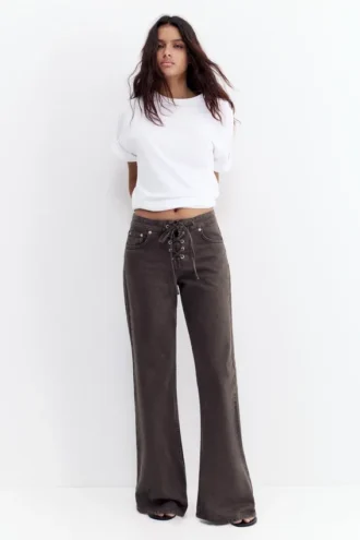 Jeans a vita bassa in stile corsaro