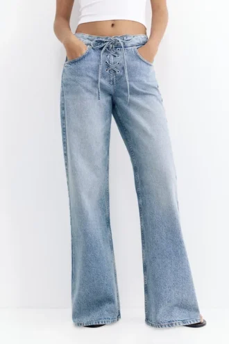 Jeans a vita bassa in stile corsaro