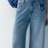 Jeans baggy a gamba dritta con strass Jeans baggy a gamba dritta con strass