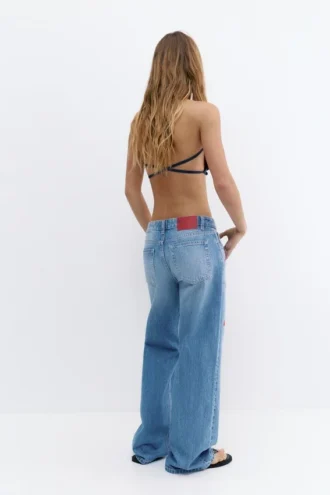 Jeans baggy con ricamo a forma di ciliegia