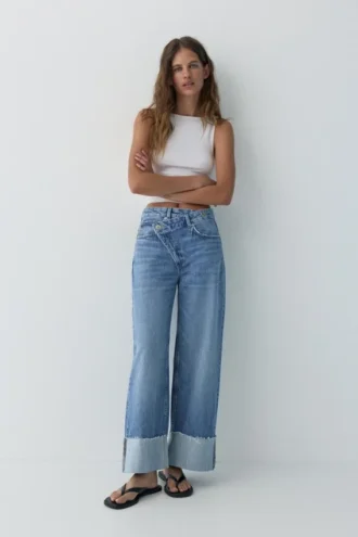 Jeans baggy con vita incrociata