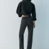 Jeans larghi con stampa leopardata e borchie Jeans larghi con stampa leopardata e borchie